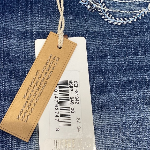 NWT Charme denim shorts with embellished pockets front & back, size 34. - Picture 8 of 8